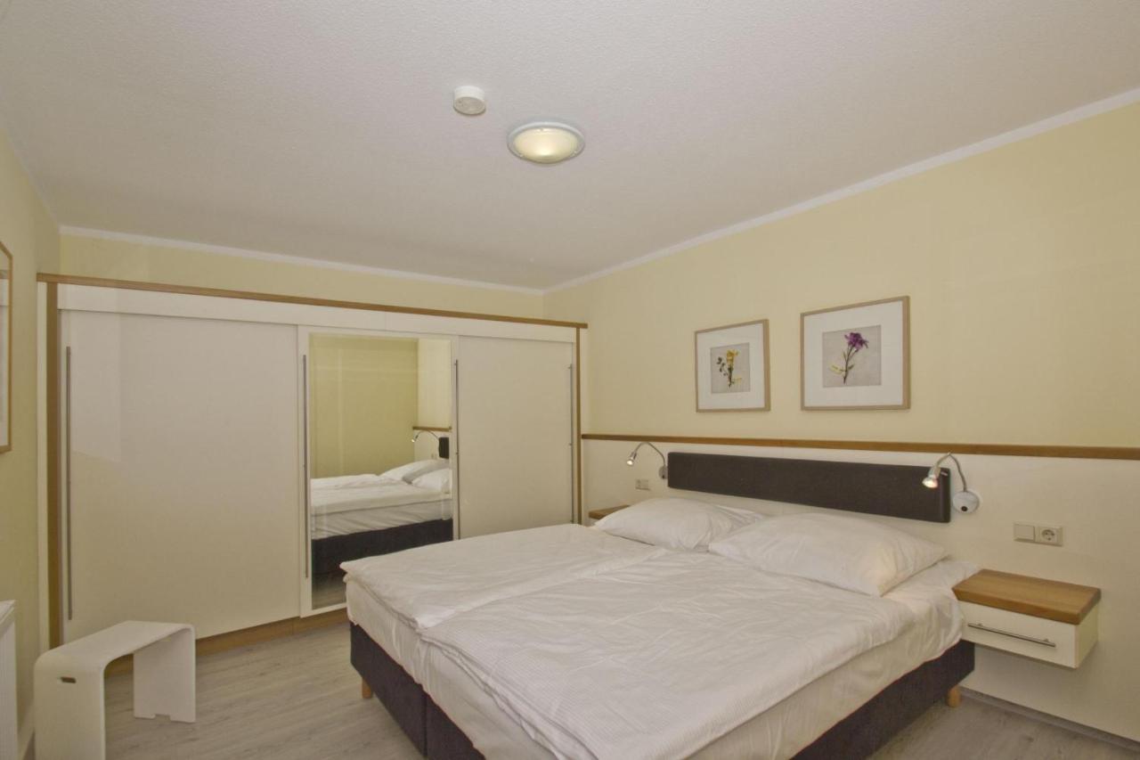 Fewo Mit Terrasse, Gratis Nutzung Vom Ahoi Erlebnisbad Und Sauna In Sellin - Haus Blick Zur See Fewo 13 غورين المظهر الخارجي الصورة